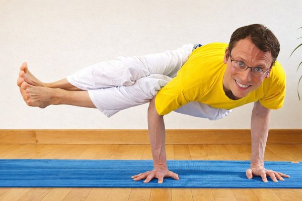 narayana-sideways-crow Narayana in side crow pose